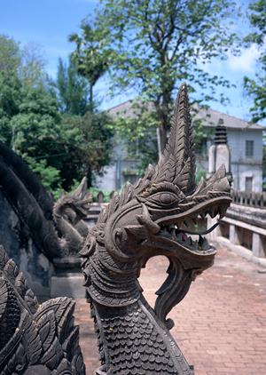 中島屋グランドホテルのレストラン「クロスロード」：贅沢なひとときを提供する多彩なダイニング体験